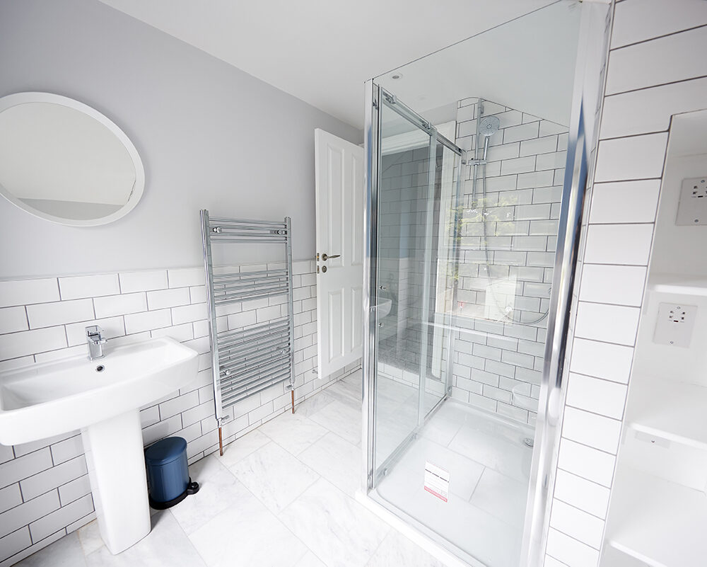 Aluminum glass and window service in Dubai | Glass Door Repair